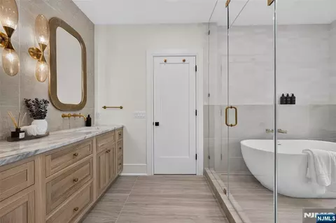 Bath - 134 Morningside Rd, Paramus, NJ 07652 photo 5 of 10