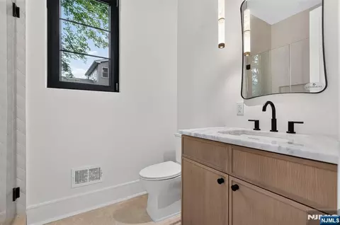 Bath - 134 Morningside Rd, Paramus, NJ 07652 photo 2 of 10