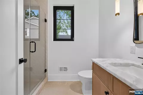 Bath - 134 Morningside Rd, Paramus, NJ 07652 photo 3 of 10