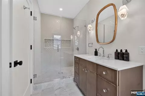 Bath - 134 Morningside Rd, Paramus, NJ 07652 photo 9 of 10