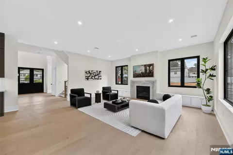 Living - 134 Morningside Rd, Paramus, NJ 07652 photo 2 of 5