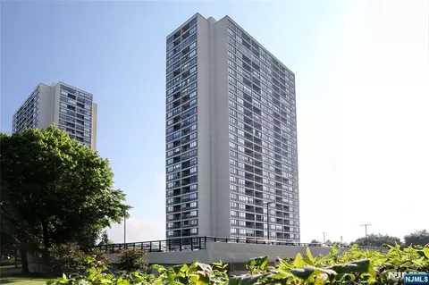 5 Horizon Rd #203, Fort Lee, NJ 07024