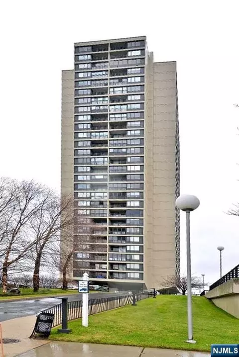 5 Horizon Rd #203, Fort Lee, NJ 07024