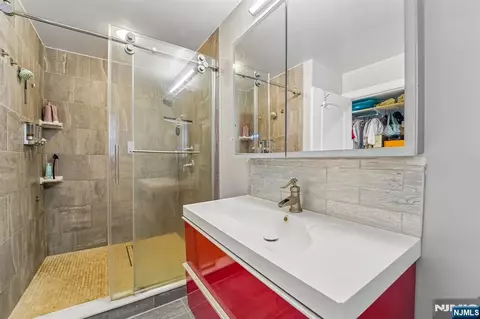 Bath - 12 Manning Rd, Paramus, NJ 07652 photo 2 of 3