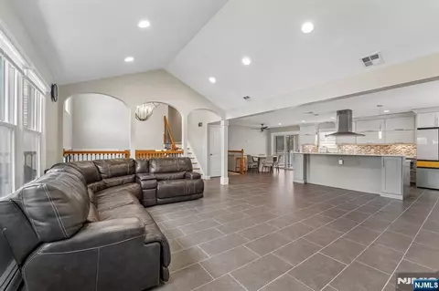 Entry Way - 12 Manning Rd, Paramus, NJ 07652 photo 2 of 5