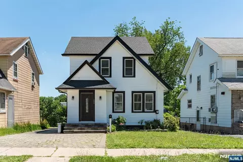 693 Chestnut Ave, Teaneck, NJ 07666
