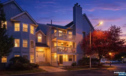 101 Quartz Ln, Paterson, NJ 07501