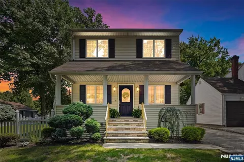 442 Riverview Dr, Totowa, NJ 07512