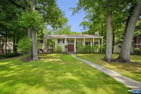 249 Knickerbocker Rd, Englewood, NJ 07631