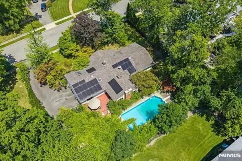95 Wendt Ln, Wayne, NJ 07470