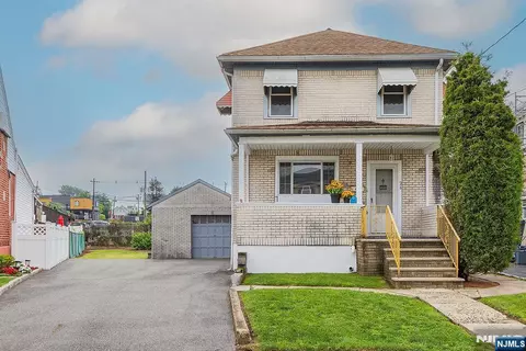 26 Kearney St, Lyndhurst, NJ 07071