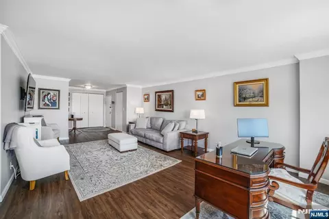 2150 Center Ave #16G, Fort Lee, NJ 07024