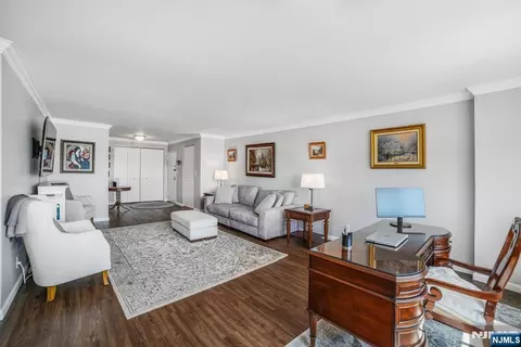 2150 Center Ave #16G, Fort Lee, NJ 07024