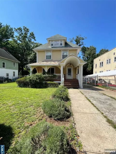 24 Cleveland St, Englewood, NJ 07631