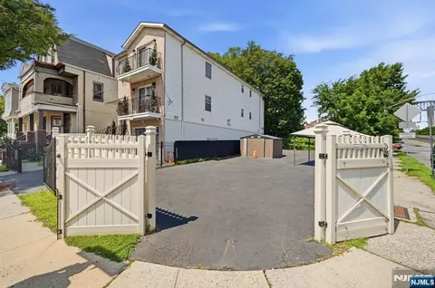 4 Th, Newark, NJ 07107
