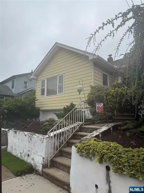 15 Patton Pl, Dumont, NJ 07628