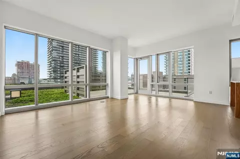 75 Park Ln, Jersey City, NJ 07310