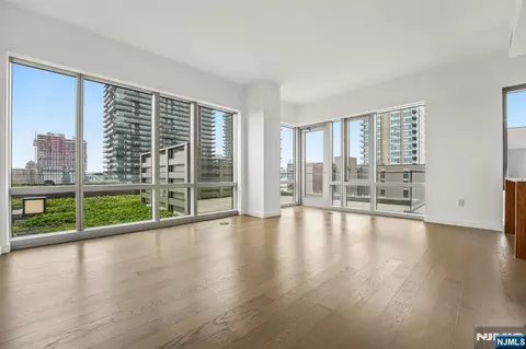 75 Park Ln, Jersey City, NJ 07310