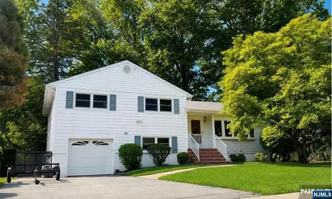 51 Earnshaw Pl, Clifton, NJ 07013