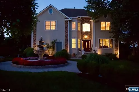 20 Hugenot St, East Hanover, NJ 07936