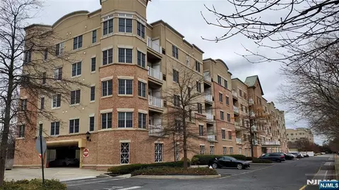 2116 Windsor Park Ct #78, Englewood, NJ 07631