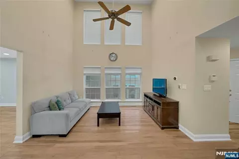 Living - 34 Eider Ct, Wayne, NJ 07470 photo 4 of 7