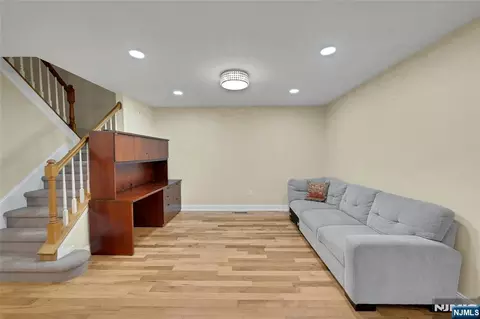 Living - 34 Eider Ct, Wayne, NJ 07470 photo 3 of 7