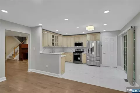 Kitchen - 34 Eider Ct, Wayne, NJ 07470 photo 2 of 4