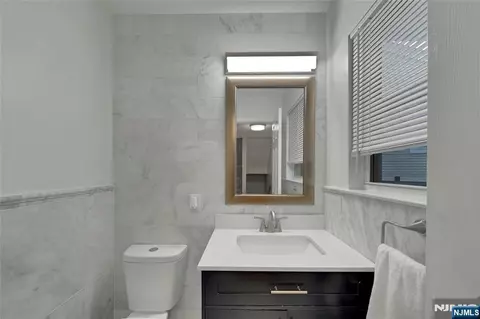 Bath - 34 Eider Ct, Wayne, NJ 07470 photo 1 of 6