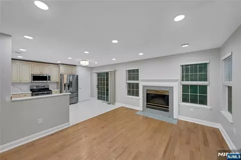 Living - 34 Eider Ct, Wayne, NJ 07470 photo 1 of 7