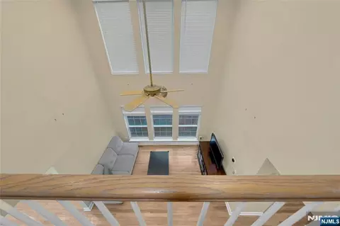 Entry Way - 34 Eider Ct, Wayne, NJ 07470 photo 4 of 7