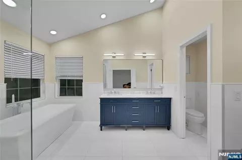 Entry Way - 34 Eider Ct, Wayne, NJ 07470 photo 6 of 7