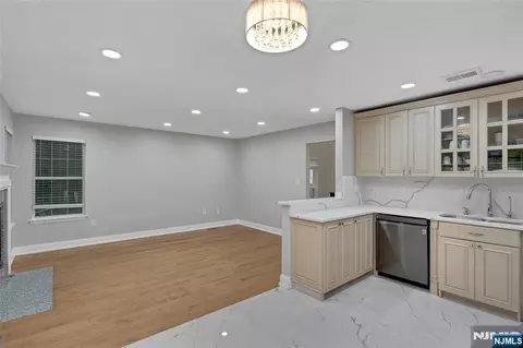 Living - 34 Eider Ct, Wayne, NJ 07470 photo 7 of 7