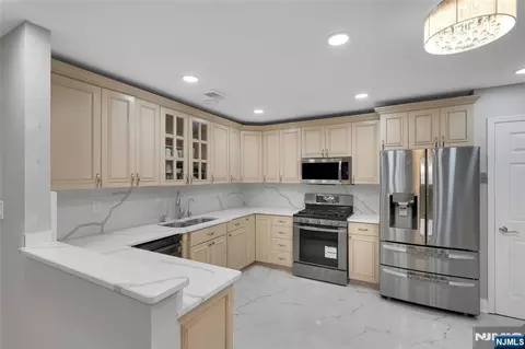 Kitchen - 34 Eider Ct, Wayne, NJ 07470 photo 1 of 2