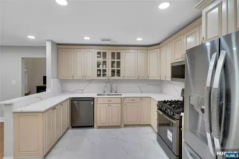 Kitchen - 34 Eider Ct, Wayne, NJ 07470 photo 4 of 4