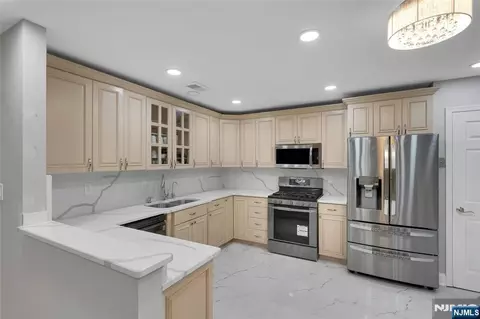 Kitchen - 34 Eider Ct, Wayne, NJ 07470 photo 3 of 4