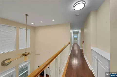 Entry Way - 34 Eider Ct, Wayne, NJ 07470 photo 5 of 7