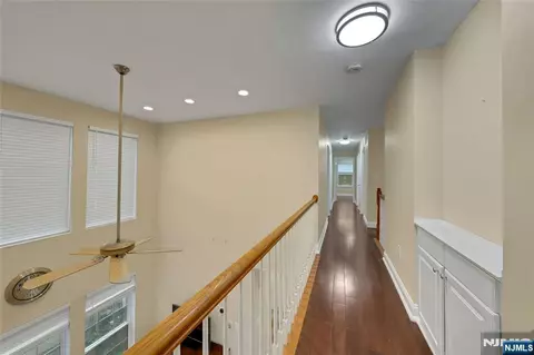 Entry Way - 34 Eider Ct, Wayne, NJ 07470 photo 5 of 6