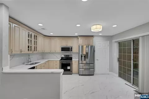 Kitchen - 34 Eider Ct, Wayne, NJ 07470 photo 1 of 4