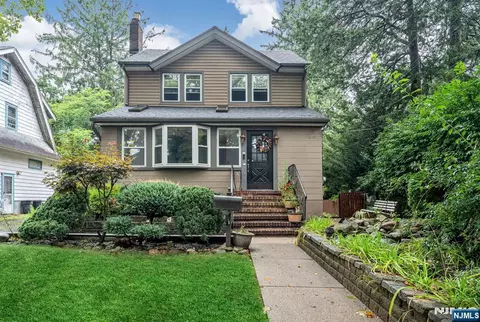 1150 Margaret St, Teaneck, NJ 07666