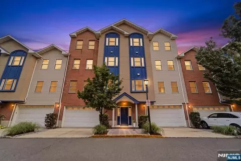 620 38th St #205, Union City, NJ 07087
