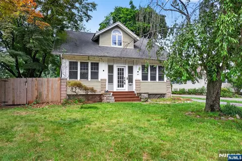 322 Romain Ave, Pompton Lakes, NJ 07442