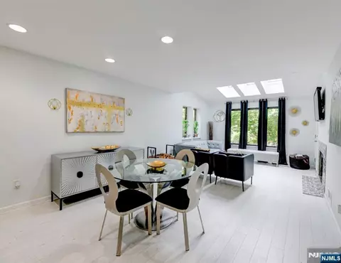 727 Mainsail Ln #727, Secaucus, NJ 07094