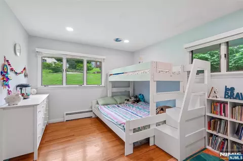 Bedroom - 31 Surrey Dr, Wayne, NJ 07470 photo 6 of 10