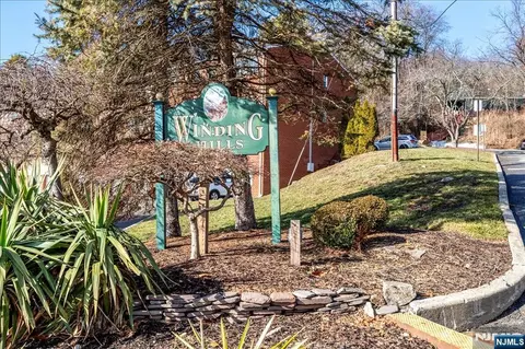 100 Pierson Miller Dr #F32, Pompton Lakes, NJ 07442