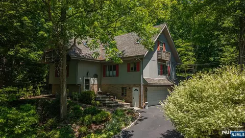 1150 Lakeside Dr, Highland Lakes, NJ 07422