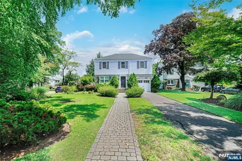 685 Ackerman Ave, Glen Rock, NJ 07452
