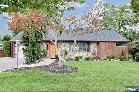 618 Fermery Dr, New Milford, NJ 07646