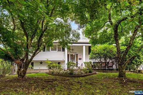 301 Raymond St, Hillsdale, NJ 07642