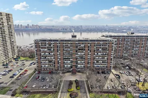 2 Horizon Rd #1428, Fort Lee, NJ 07024
